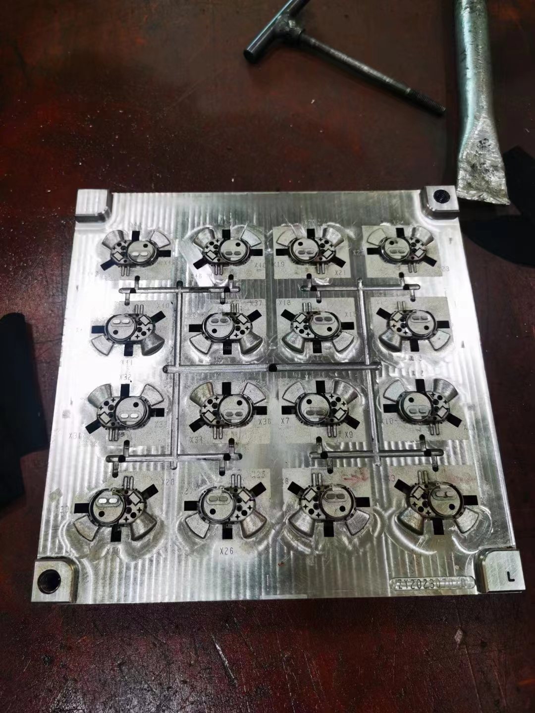 精密模具